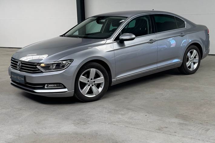 Sølv VW Passat fra 2019