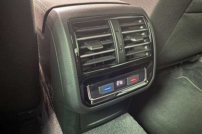 Sølv VW Passat fra 2019