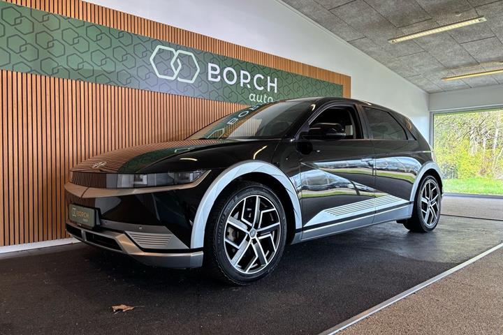 Sort Hyundai Ioniq 5 fra 2022 set udefra