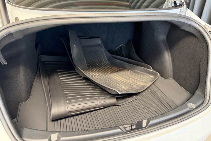 Hvid Tesla Model 3 fra 2022