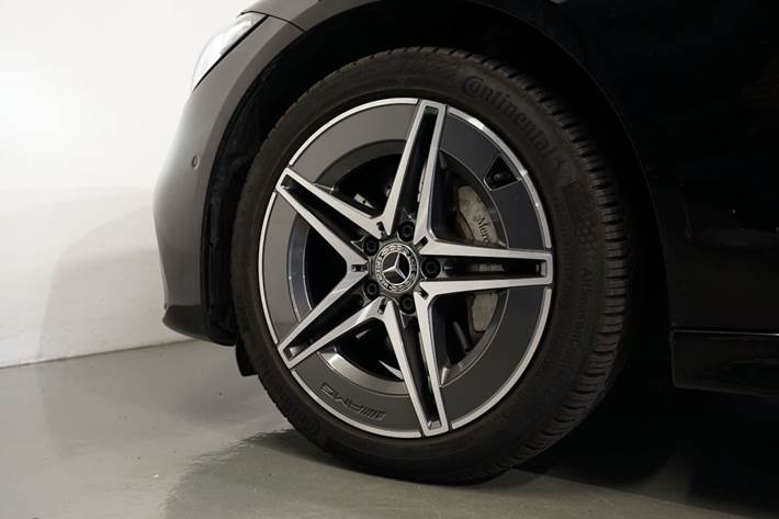 Sort Mercedes C300 e fra 2023