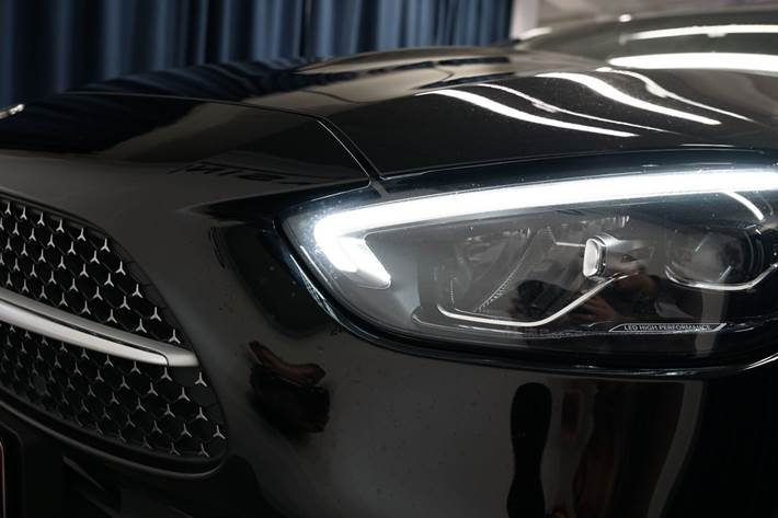 Sort Mercedes C300 e fra 2023