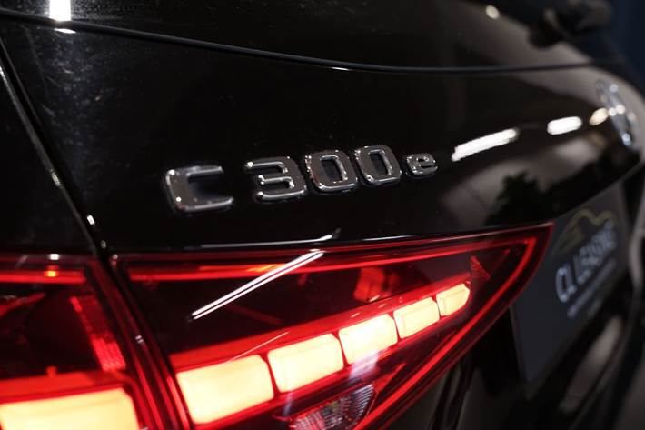 Sort Mercedes C300 e fra 2023