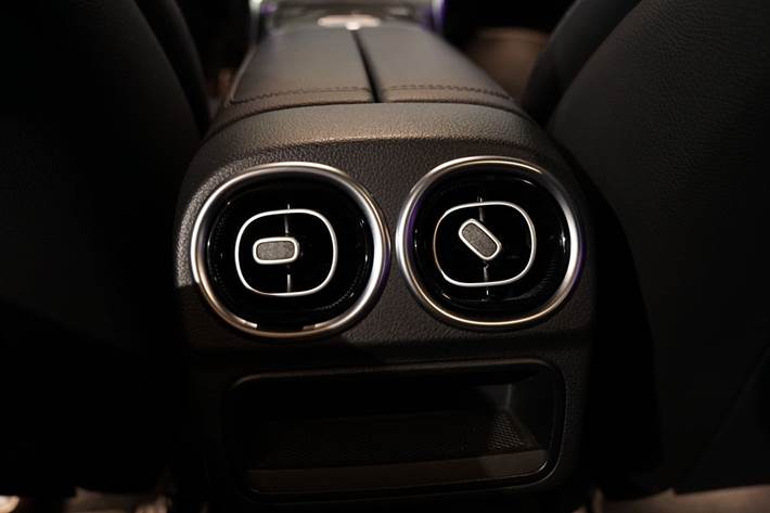 Sort Mercedes C300 e fra 2023