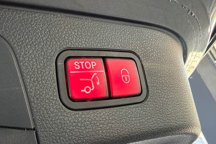 Grå Mercedes EQC400 fra 2021