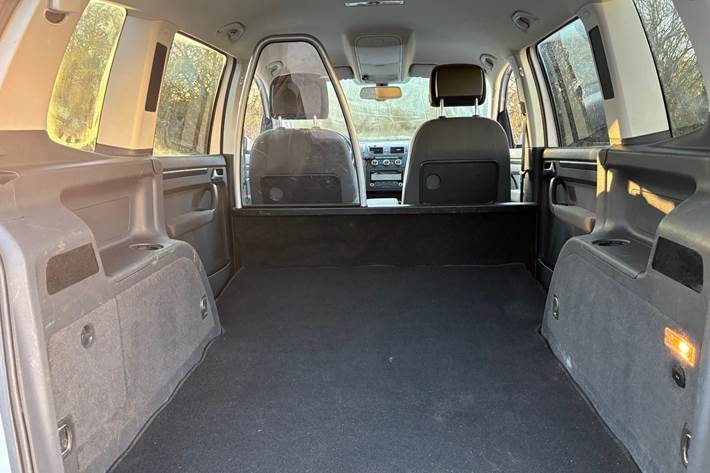 Hvid VW Touran fra 2013