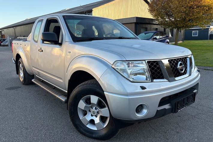 Gul Nissan Navara fra 2008