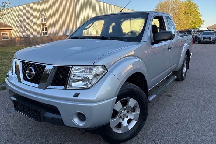 Gul Nissan Navara fra 2008