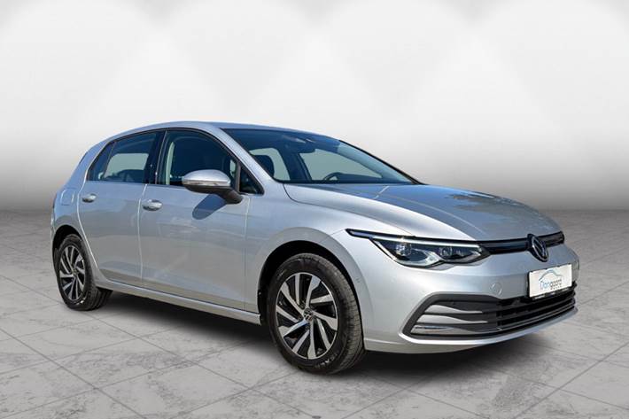 Grå VW Golf VIII fra 2021