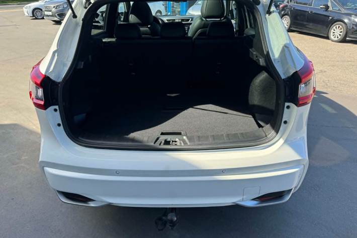 Hvid Nissan Qashqai fra 2019