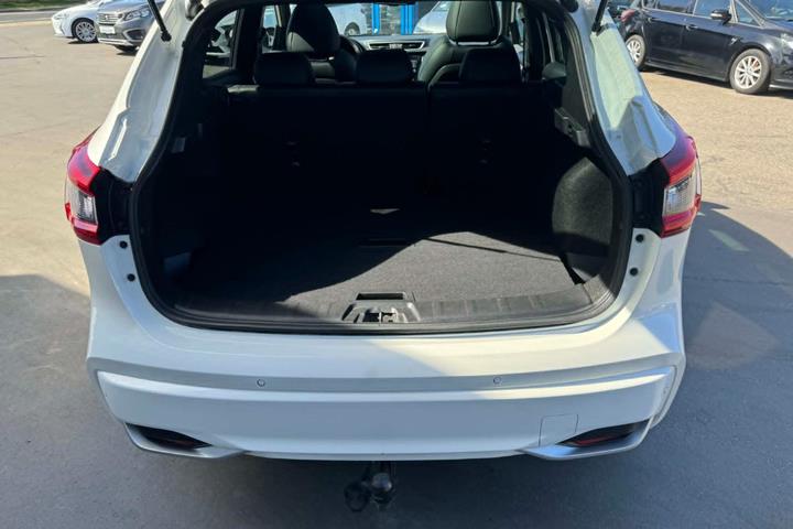 Hvid Nissan Qashqai fra 2019