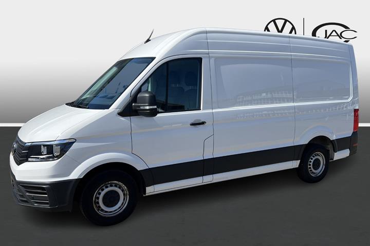 Hvid VW Crafter 30 fra 2019 set udefra