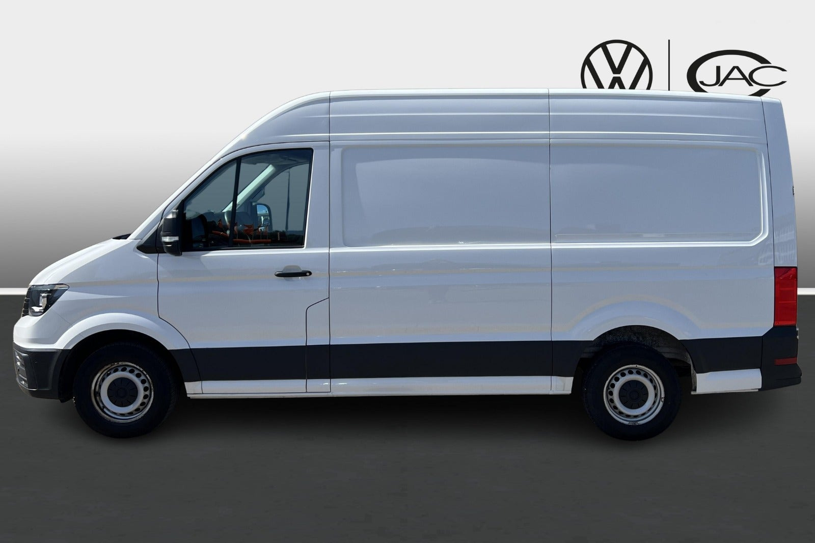 Hvid VW Crafter 30 fra 2019 set udefra