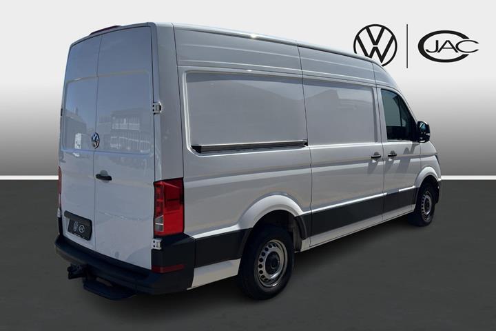 Hvid VW Crafter 30 fra 2019 set udefra