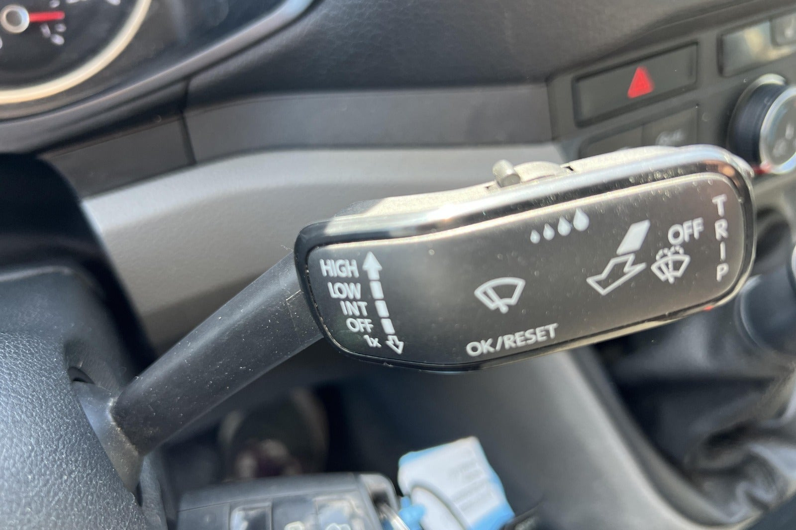 Hvid VW Crafter 30 fra 2019 set indefra