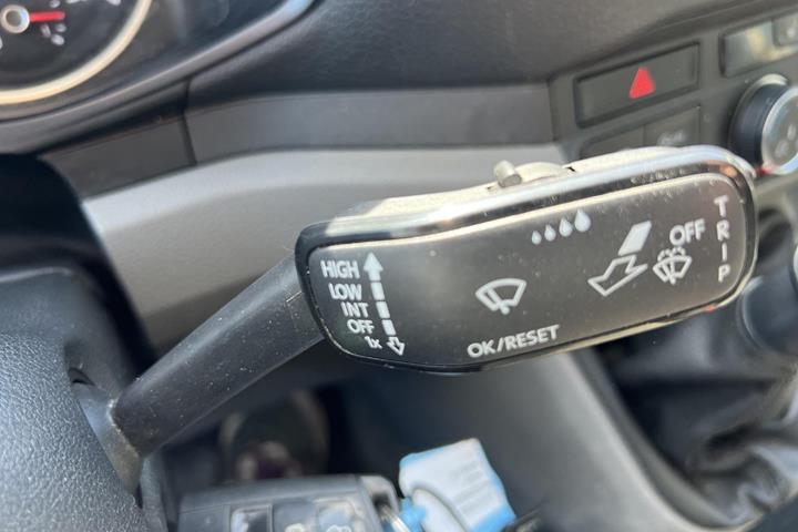 Hvid VW Crafter 30 fra 2019 set indefra