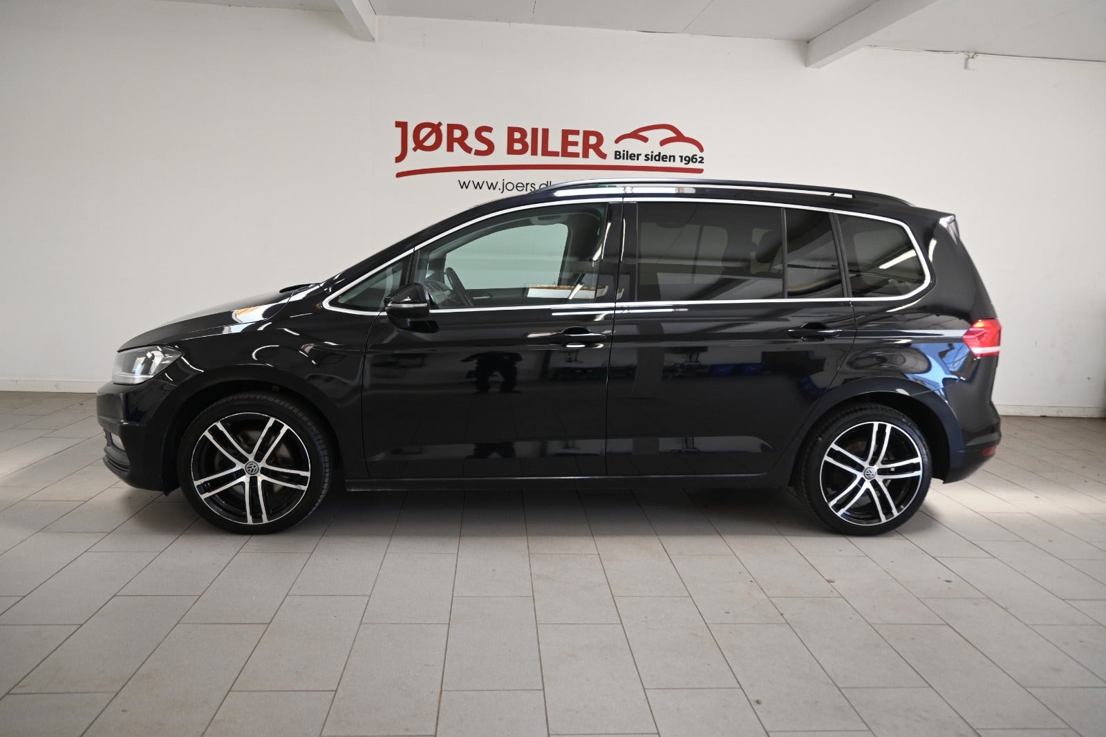 Sort VW Touran fra 2019