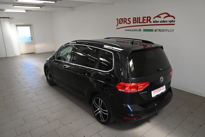 Sort VW Touran fra 2019