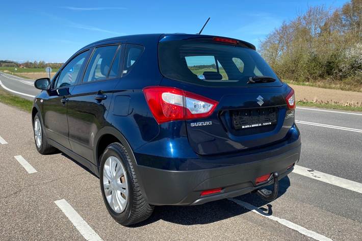 Blå Suzuki S-Cross fra 2020