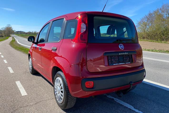 Rød Fiat Panda fra 2015