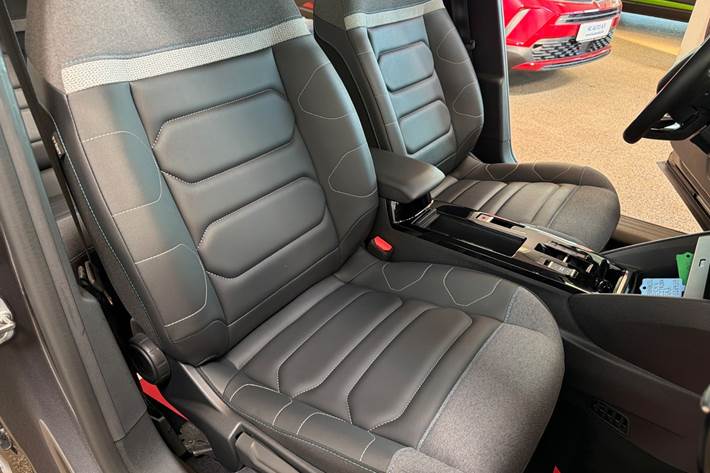 Grå Citroën ë-C4 X fra 2024