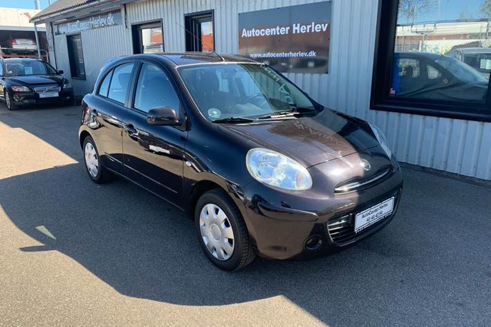 Brun Nissan Micra fra 2012