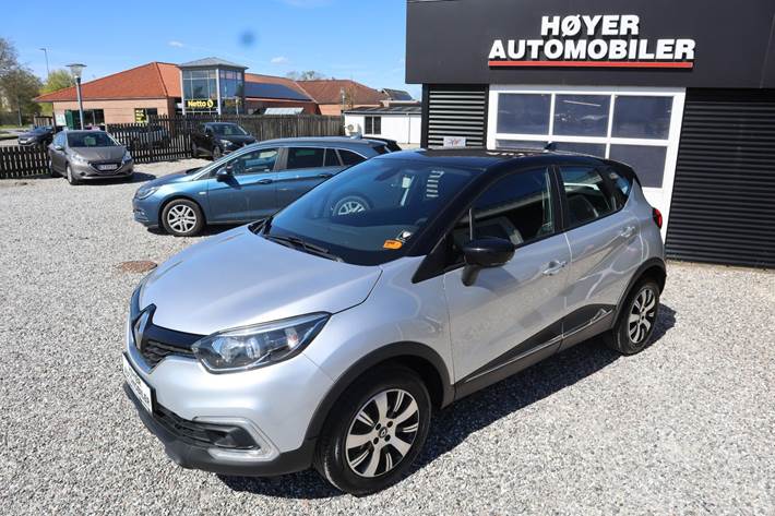 Sølv Renault Captur fra 2018