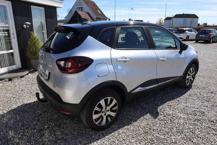 Sølv Renault Captur fra 2018