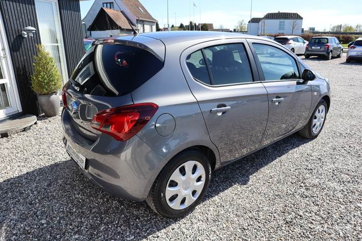 Grå Opel Corsa fra 2015
