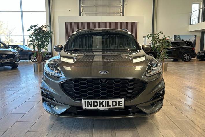 Grå Ford Kuga fra 2020