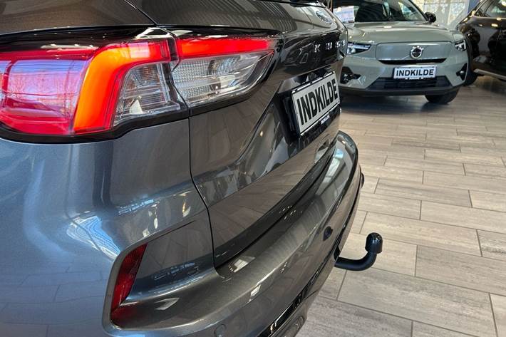 Grå Ford Kuga fra 2020