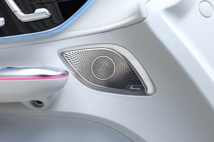 Hvid Mercedes EQE350 fra 2023