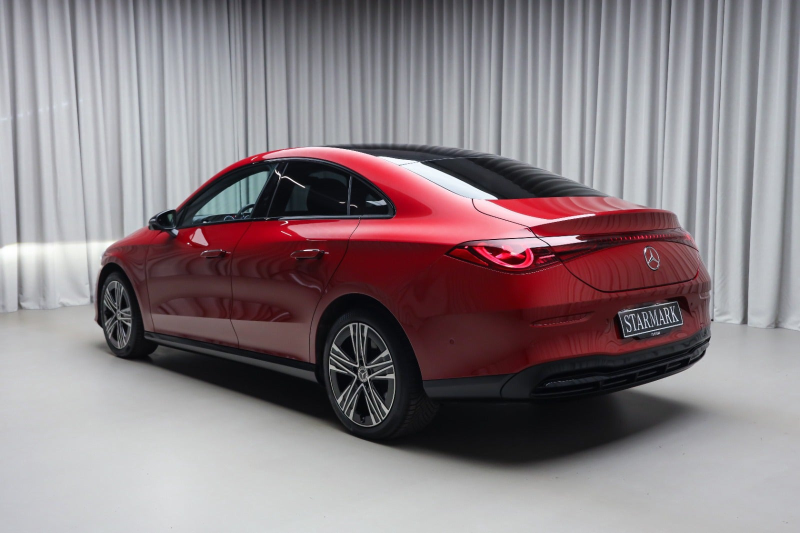 Rød Mercedes CLA250+ fra 2025