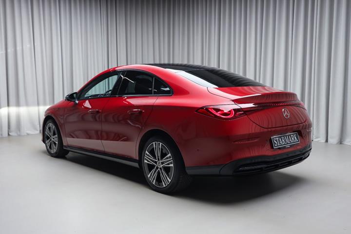 Rød Mercedes CLA250+ fra 2025