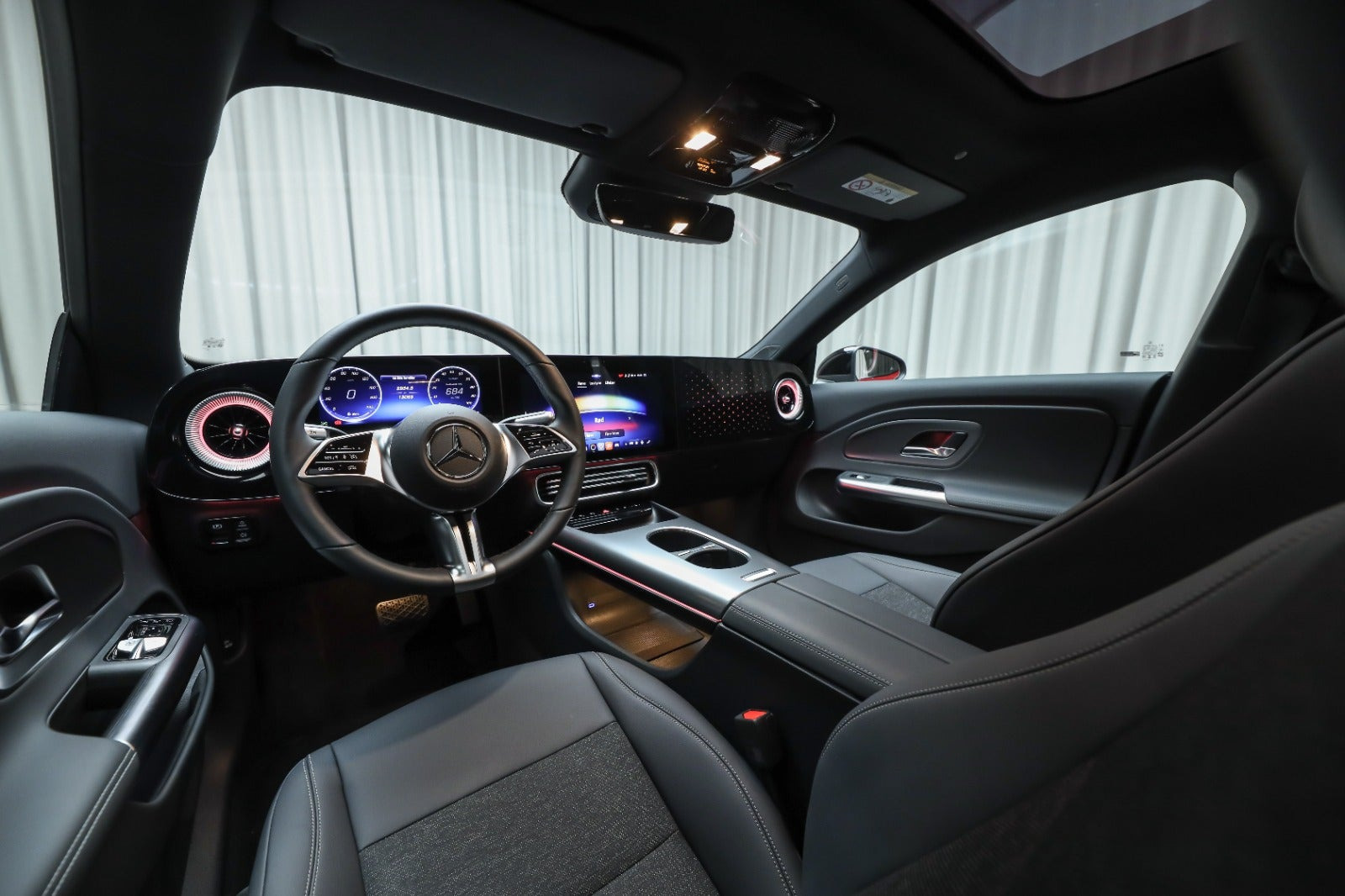 Rød Mercedes CLA250+ fra 2025