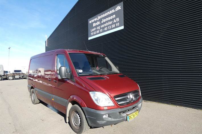 Rød Mercedes Sprinter 219 fra 2013