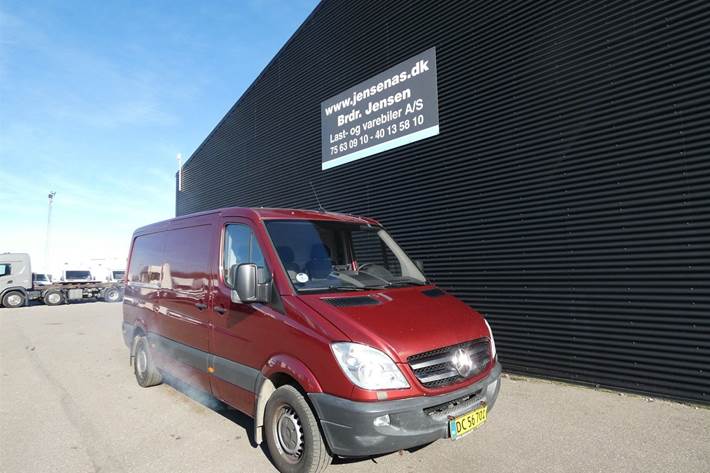 Rød Mercedes Sprinter 219 fra 2013