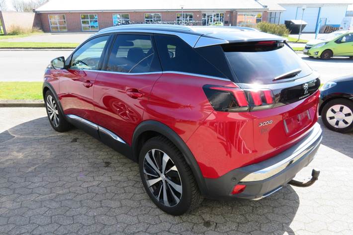 Grå Peugeot 3008 fra 2017