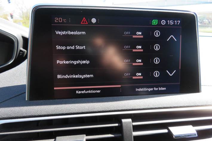 Grå Peugeot 3008 fra 2017