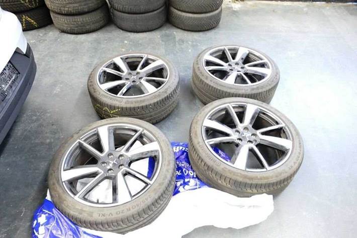 Grå Polestar 2 fra 2022