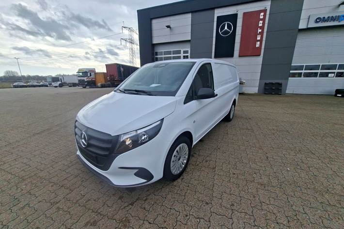 Hvid Mercedes Vito 114 fra 2024
