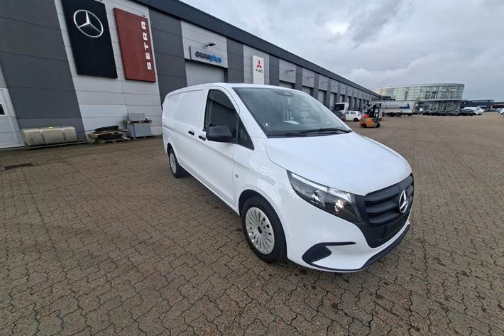 Hvid Mercedes Vito 114 fra 2024