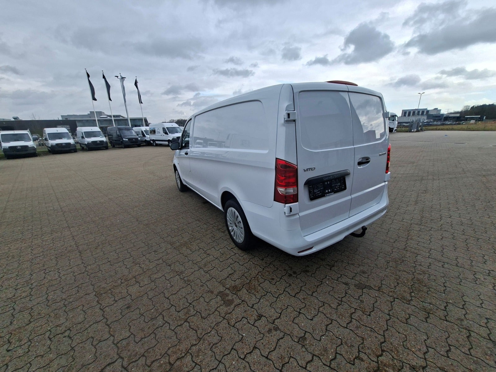 Hvid Mercedes Vito 114 fra 2024