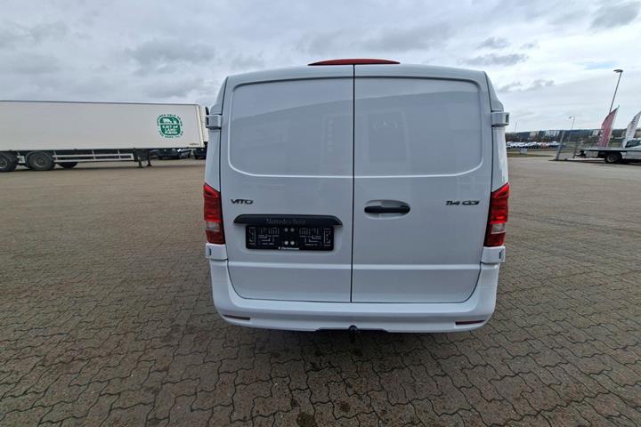 Hvid Mercedes Vito 114 fra 2024