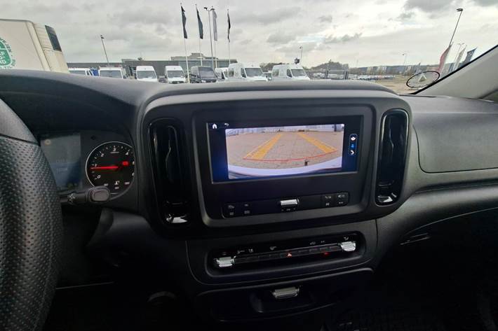 Hvid Mercedes Vito 114 fra 2024