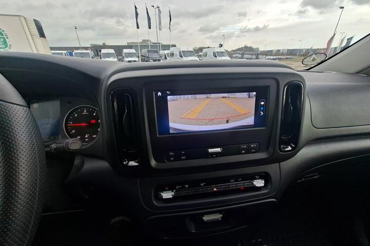 Hvid Mercedes Vito 114 fra 2024