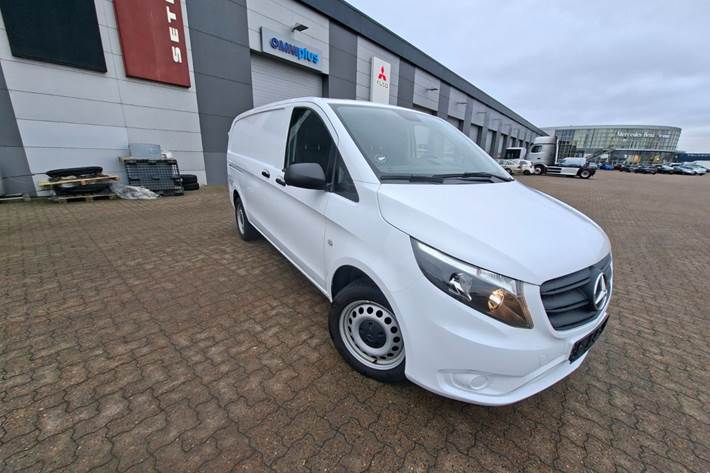 Hvid Mercedes Vito 114 fra 2023