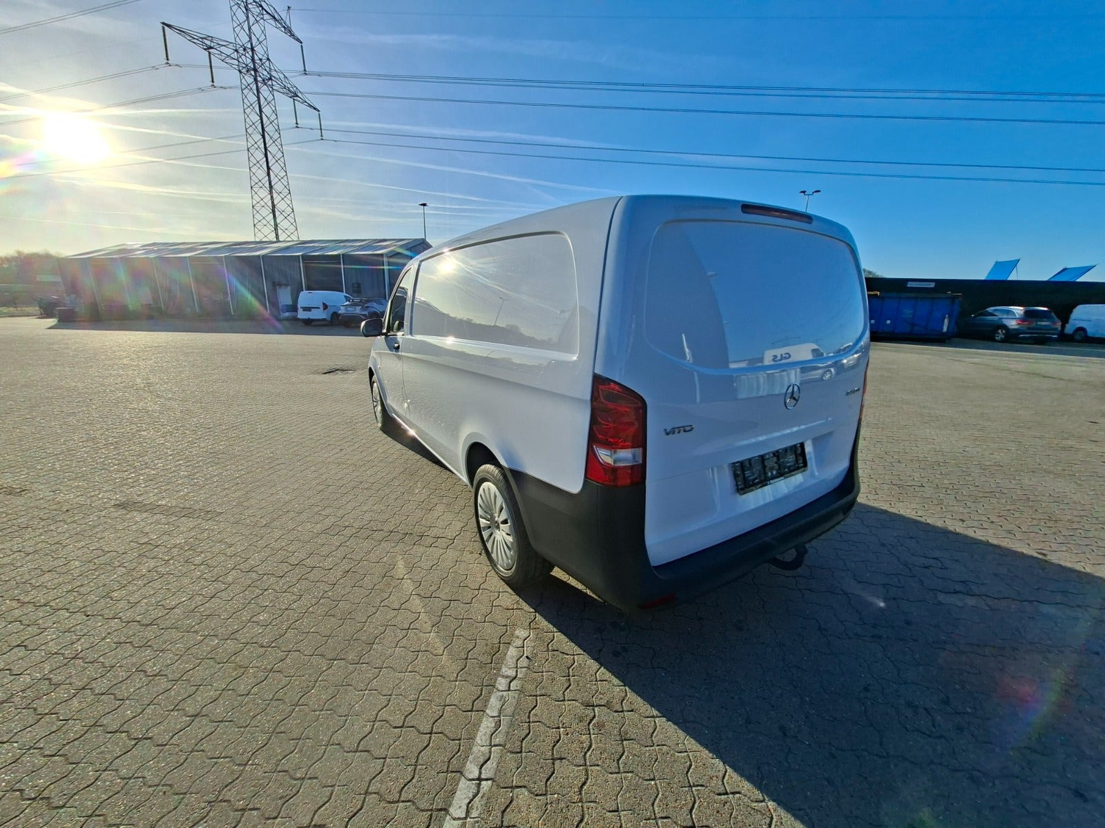 Hvid Mercedes Vito 114 fra 2024