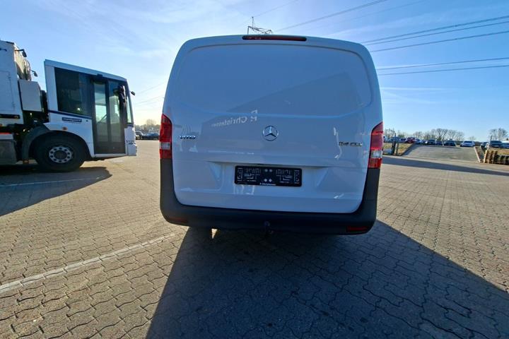Hvid Mercedes Vito 114 fra 2024