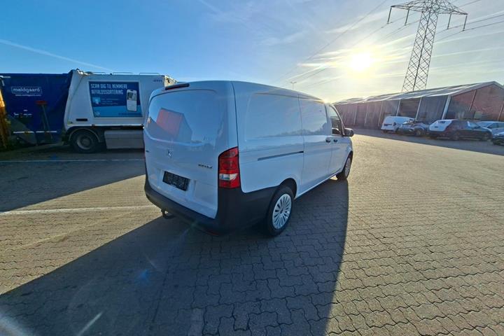 Hvid Mercedes Vito 114 fra 2024